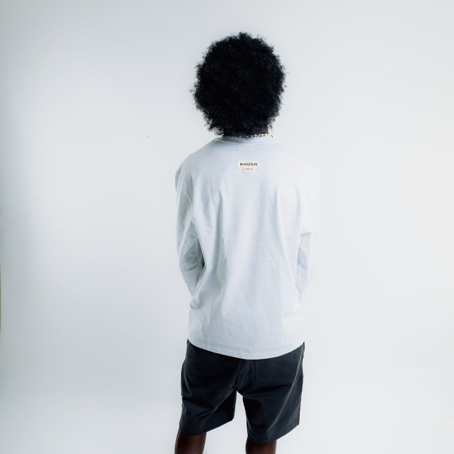 WHITE LONGSLEEVE T-SHIRT